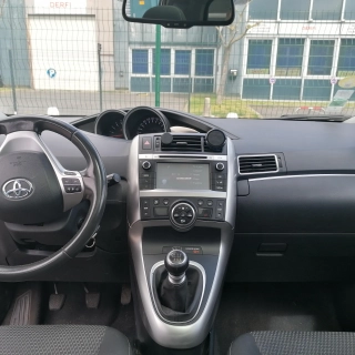 Toyota verso Toyota verso