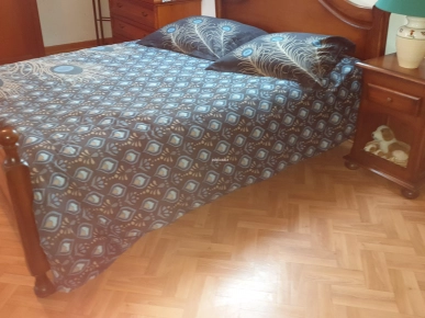 A vendre lit+chevet+sommier