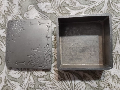 Boîte carrée décorative en étain – zinn 95 % Boîte carrée décorative en étain – zinn 95 %
