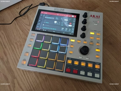 AKAI MPC One -Édition spéciale rétro / Support / Valise de voyage AKAI MPC One -Édition spéciale rétro / Support / Valise de voyage