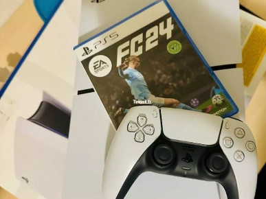 ps5 standard + 1 manette + fifa 24 ps5 standard + 1 manette + fifa 24