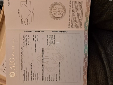 A vendre diamants poires 2,40 carats rosés  bruns orangés A vendre diamants poires 2,40 carats rosés  bruns orangés