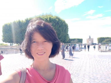 J'enseigne des cours d'anglais et chinois J'enseigne des cours d'anglais et chinois