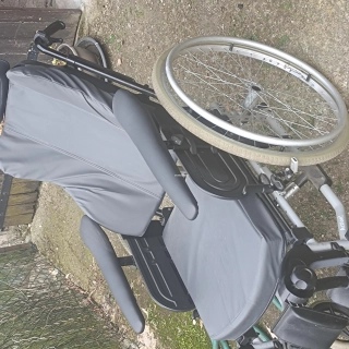 Donne fauteuil roulant Donne fauteuil roulant