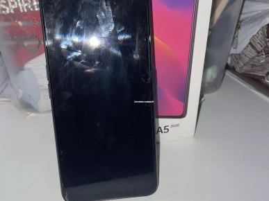 Oppo A5 très bon état marche très bien Oppo A5 très bon état marche très bien