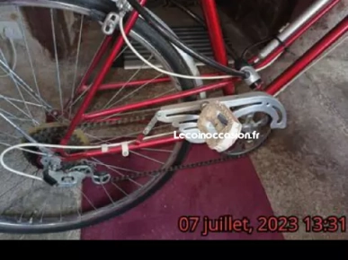 vélo rouge ancien 5 vitesses guidon femme ou homme vélo rouge ancien 5 vitesses guidon femme ou homme