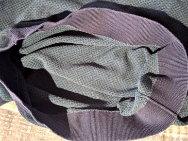 Pull Célio Vert Motif Petits Rectangles Noirs Vêtement Tendance