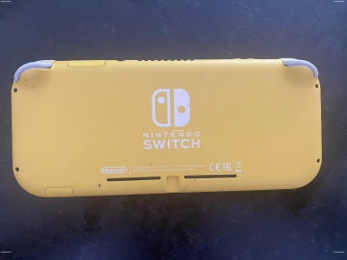 Nintendo switch light jaune