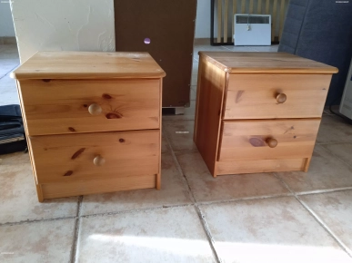 Table de nuit en pin Table de nuit en pin