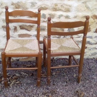 Vends, lot de 10 chaises. 20.00€ Vends, lot de 10 chaises. 20.00€