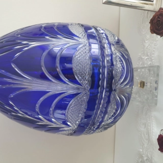 Vend cave à champagne cristal taillé à la main numéroté jamais servi encore dans son emballage couleur bleu Vend cave à champagne cristal taillé à la main numéroté jamais servi encore dans son emballage couleur bleu