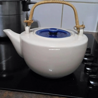 Théière porcelaine contenance 1L Théière porcelaine contenance 1L