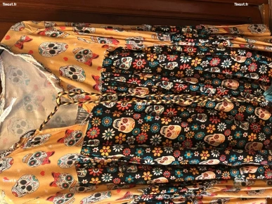 Tunique. avec têtes de morts Tunique. avec têtes de morts