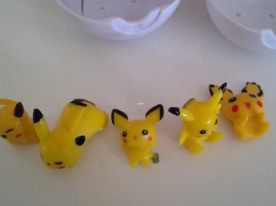 CEINTURE POKEBALL + MINI FIGURINES