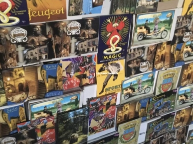 Énorme lot de 2000 cartes postales tout genre Énorme lot de 2000 cartes postales tout genre