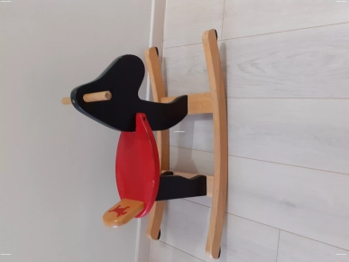 Vend chevale de bois rouge et noir Vend chevale de bois rouge et noir