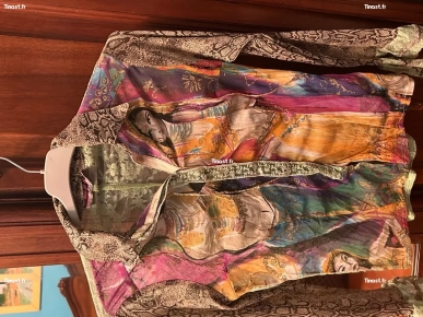 Chemisier imprimé recto verso. Chemisier imprimé recto verso.