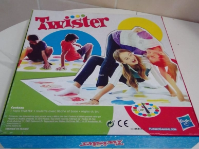 TWISTER hasbro gaming