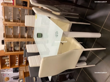Table avec 6 chaises blanc!! Livraison gratuite Table avec 6 chaises blanc!! Livraison gratuite