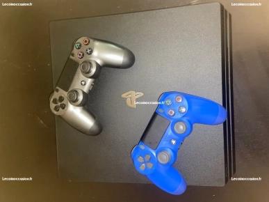 Ps4 pro & 2 manettes Ps4 pro & 2 manettes