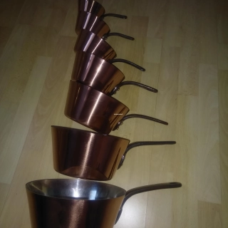 Belles casseroles en cuivre Belles casseroles en cuivre