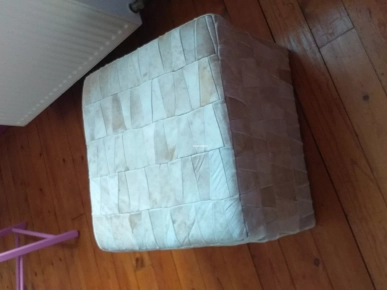 Un pouf  avec coffre Un pouf  avec coffre