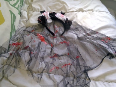 6€ Serre tête voile bloody