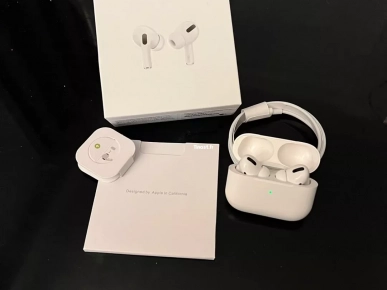 Airpods Pro magsafe neuf 1ere génération Airpods Pro magsafe neuf 1ere génération