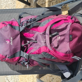 Vend sac de randonnée femme deuter 24l,idéal pour la journée.