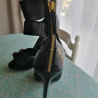 Chaussures noires en python marque Emilio PUCCI Chaussures noires en python marque Emilio PUCCI