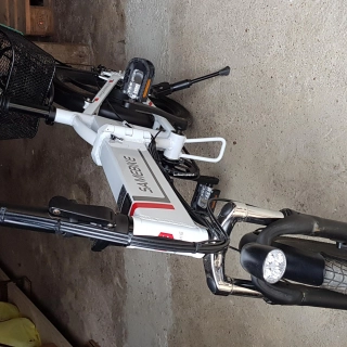 Vélo pliant à assistance électrique. Vélo pliant à assistance électrique.
