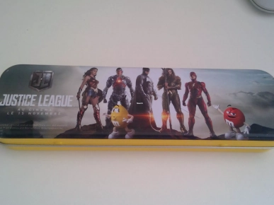 9€ BOITE A CRAYONS JUSTICE LEAGUE