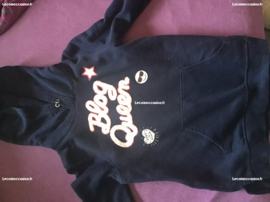 Pull pour enfant bleu marine. Pull pour enfant bleu marine.