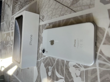 Vends iPhone XR neuf (jamais utilisé) au prix de 400€