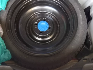 Roue de secour pour Yaris Toyota barre de toit coffre de toit Roue de secour pour Yaris Toyota barre de toit coffre de toit