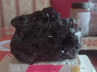 pierre biotite noire