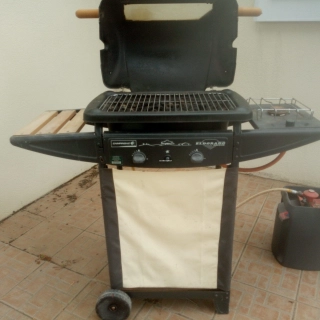 Vends barbecue gaz pierres de lave Vends barbecue gaz pierres de lave