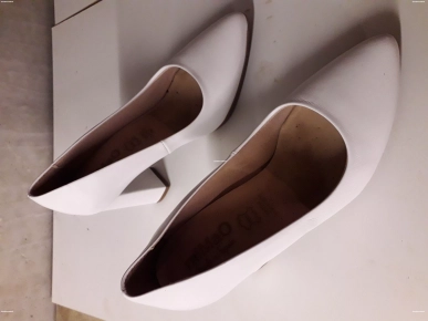 Vends chaussures cuir blanches femme T36 (pas  d'envoi) Vends chaussures cuir blanches femme T36 (pas  d'envoi)