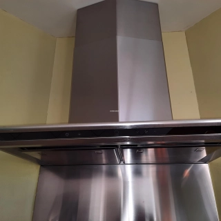 Hotte scholtes -lave mains-baignoire d'angle balneo-cheminée bois complète Hotte scholtes -lave mains-baignoire d'angle balneo-cheminée bois complète