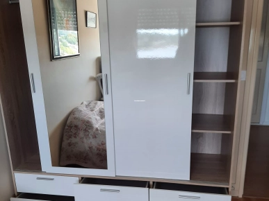 Vend armoire 3 portes Vend armoire 3 portes