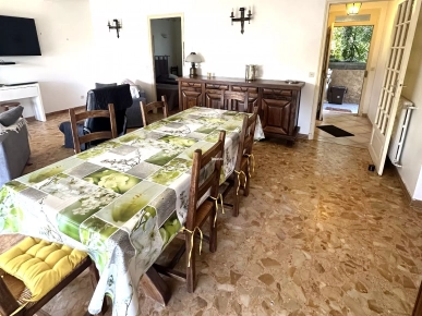 Appartement de type T3 situé au Rez-de-chaussée d'une Villa avec