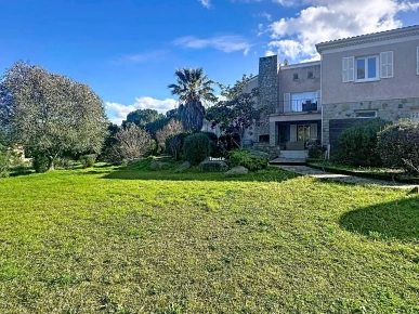 Magnifique Villa avec terrain de 200m² proche Calvi Centre pour 8