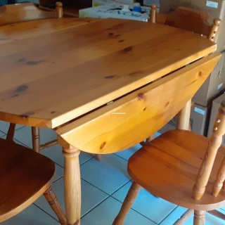 Table+ 4 chaises en pin Table+ 4 chaises en pin