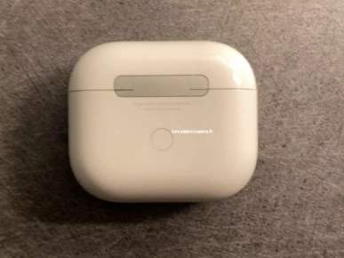 AirPods 3.