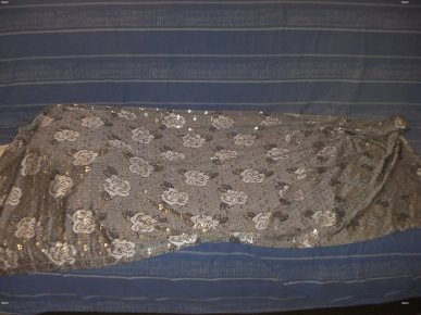 8€ FOULARD ARGENTE FLEURI