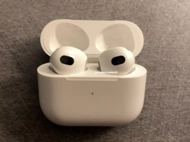 AirPods 3.