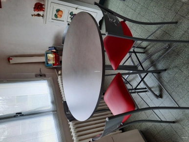Table haute cuisine +4 chaises