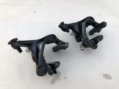 Groupe complet de freins sur jante Shimano Ultegra R8000 Groupe complet de freins sur jante Shimano Ultegra R8000