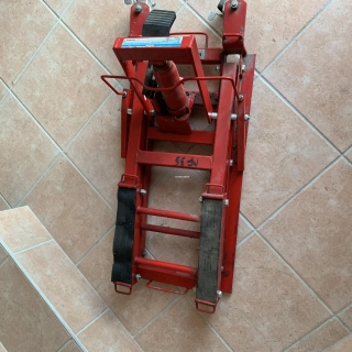 Vends un cric pour moto Vends un cric pour moto