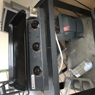 Plancha  gaz sur son support et accessoires Plancha  gaz sur son support et accessoires